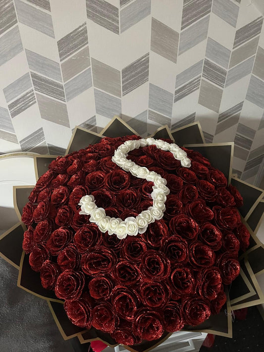 Bouquet de 100 roses éternelles - Personnalisable à la lettre