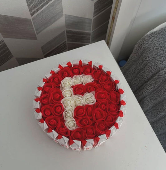 Coffret Élégance : Chocolats et Roses Éternel Personnalisée